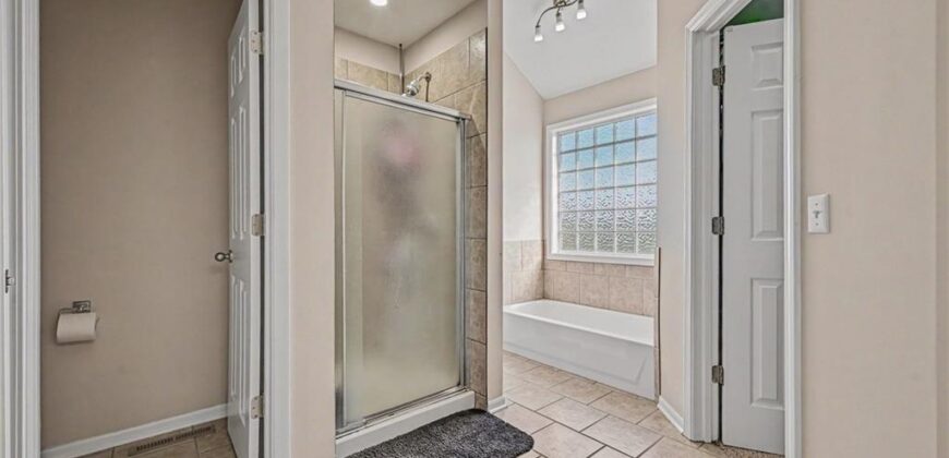 502 Lake Meadows Drive, Smithville, MO 64089