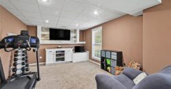 502 Lake Meadows Drive, Smithville, MO 64089