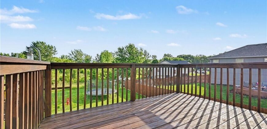 502 Lake Meadows Drive, Smithville, MO 64089