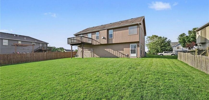 502 Lake Meadows Drive, Smithville, MO 64089