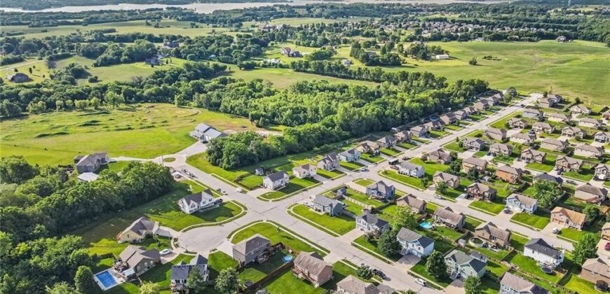 502 Lake Meadows Drive, Smithville, MO 64089