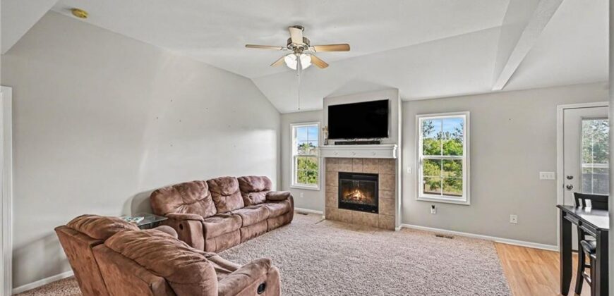 502 Lake Meadows Drive, Smithville, MO 64089