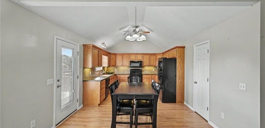 502 Lake Meadows Drive, Smithville, MO 64089