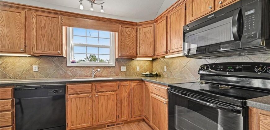 502 Lake Meadows Drive, Smithville, MO 64089