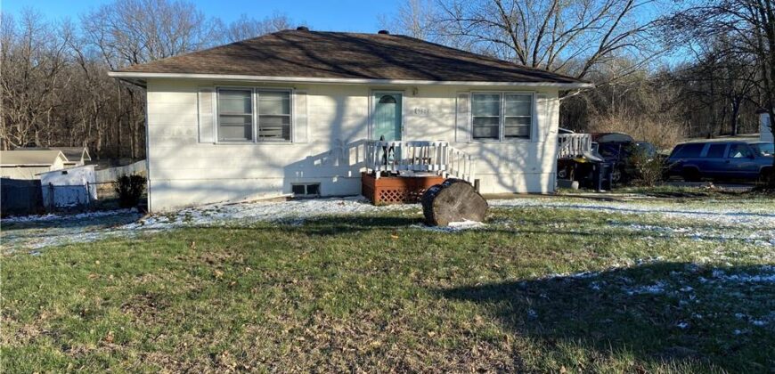 5601 NE Meadowbrook Road, Kansas City, MO 64119