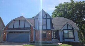8020 N Flora Avenue, Kansas City, MO 64118