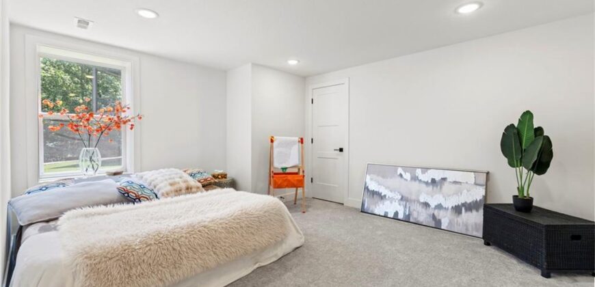 7041 N London Avenue, Kansas City, MO 64151
