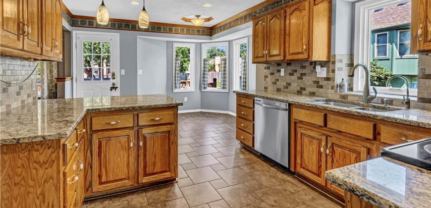 906 Pine Crest Avenue, Kearney, MO 64060