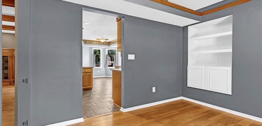 906 Pine Crest Avenue, Kearney, MO 64060