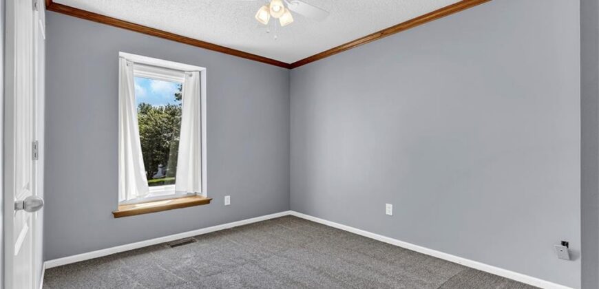 906 Pine Crest Avenue, Kearney, MO 64060