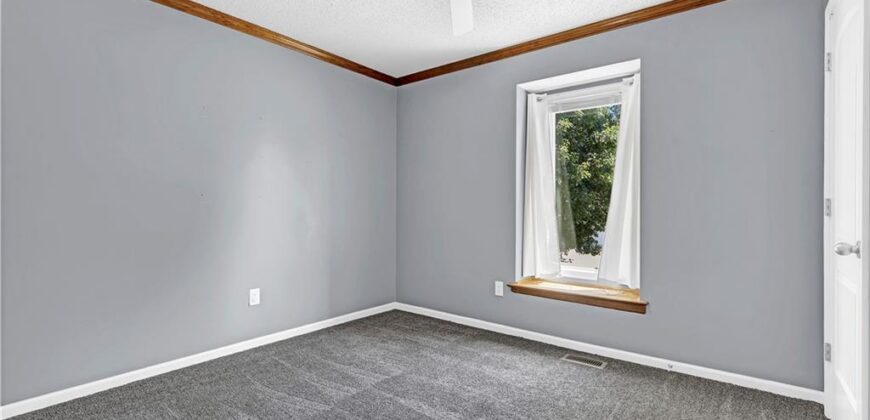 906 Pine Crest Avenue, Kearney, MO 64060
