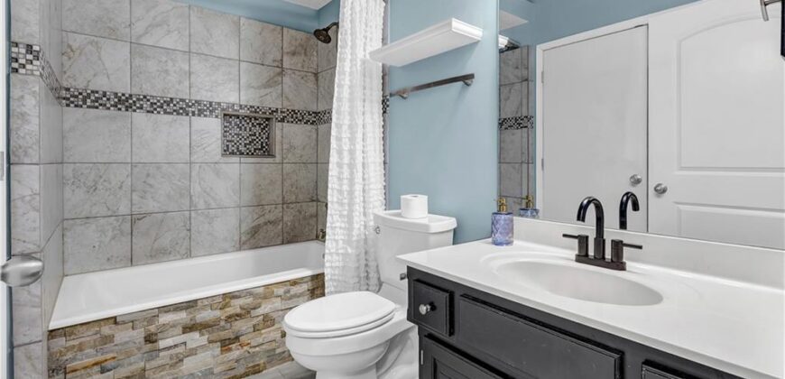 906 Pine Crest Avenue, Kearney, MO 64060