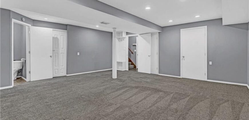 906 Pine Crest Avenue, Kearney, MO 64060