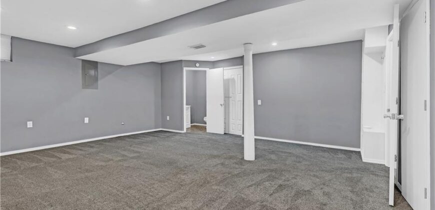 906 Pine Crest Avenue, Kearney, MO 64060