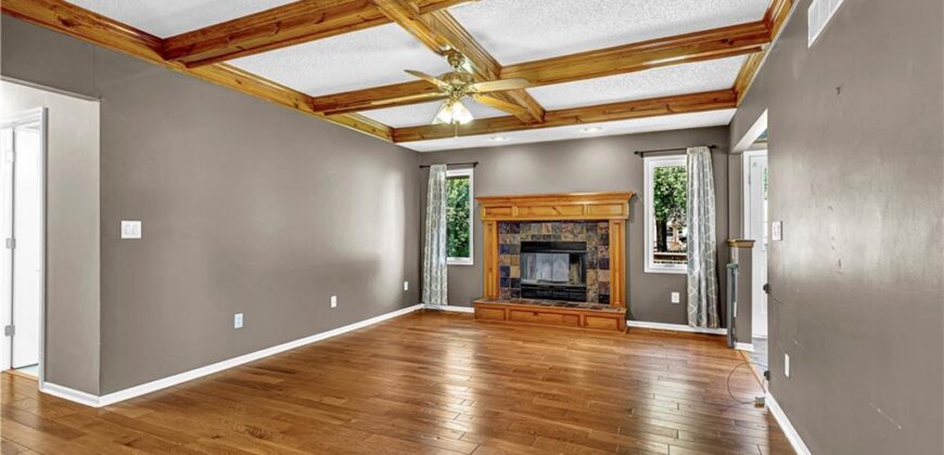 906 Pine Crest Avenue, Kearney, MO 64060