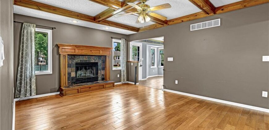 906 Pine Crest Avenue, Kearney, MO 64060