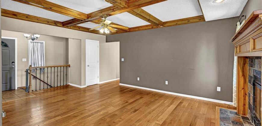 906 Pine Crest Avenue, Kearney, MO 64060