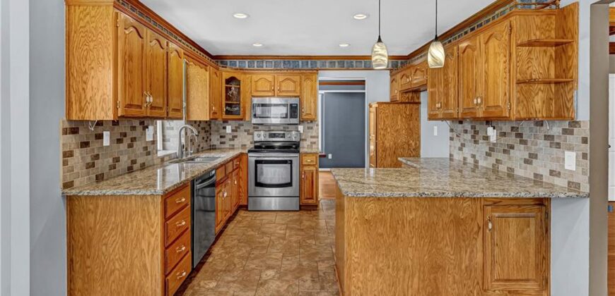 906 Pine Crest Avenue, Kearney, MO 64060