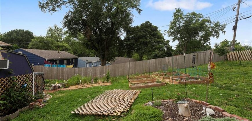 3622 NE Cypress Drive, Kansas City, MO 64117