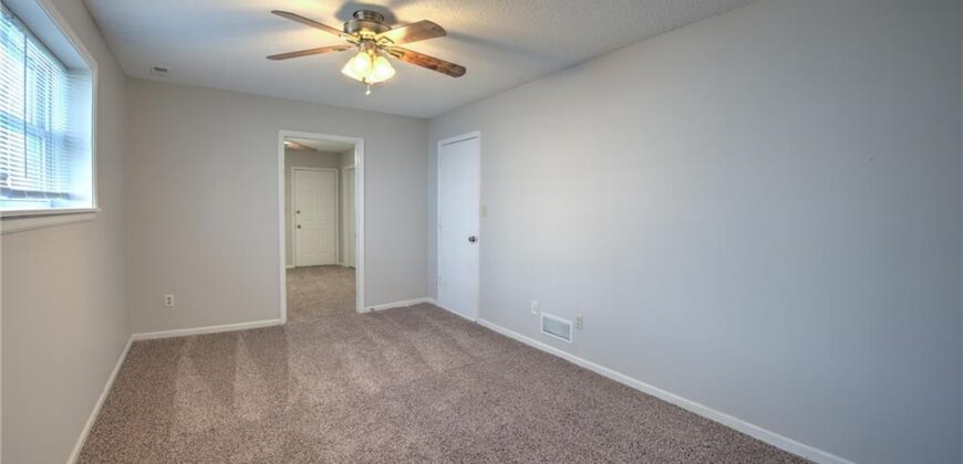 8635 N HULL Avenue, Kansas City, MO 64154
