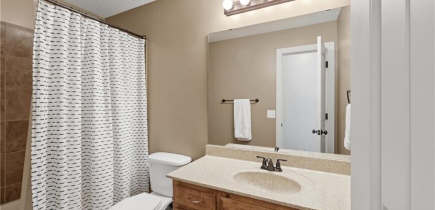 11043 N Madison Avenue, Kansas City, MO 64155
