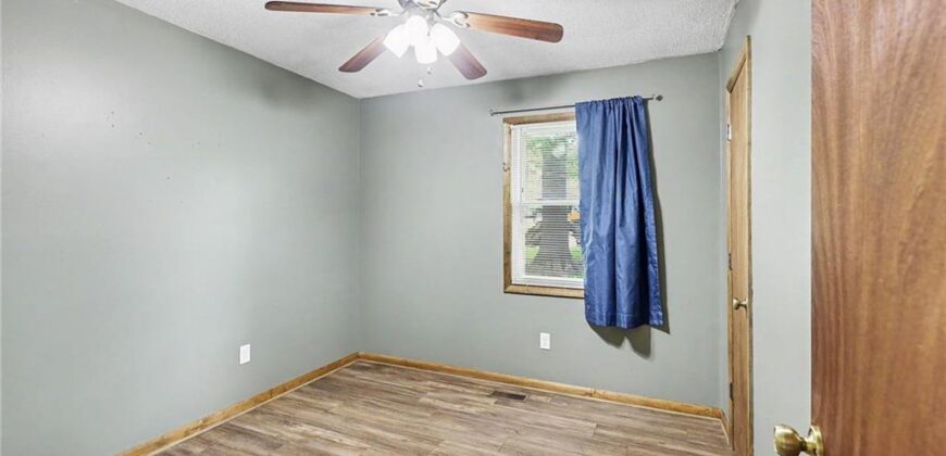 10008 NW 70th Court, Parkville, MO 64152