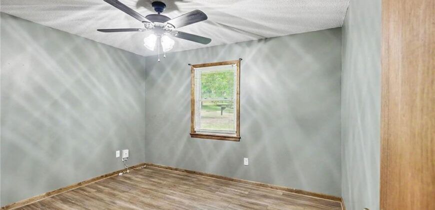 10008 NW 70th Court, Parkville, MO 64152