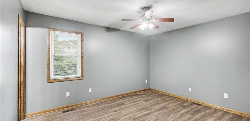 10008 NW 70th Court, Parkville, MO 64152