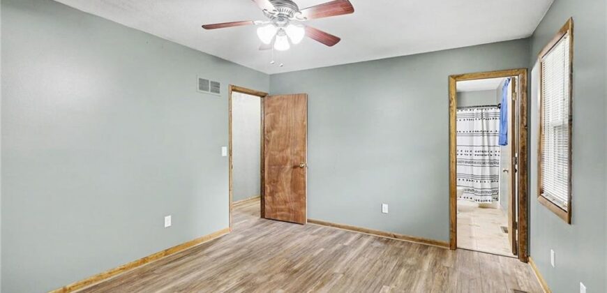 10008 NW 70th Court, Parkville, MO 64152