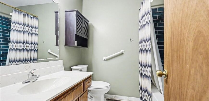 10008 NW 70th Court, Parkville, MO 64152