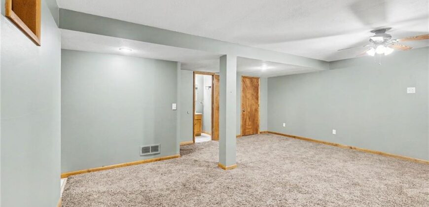 10008 NW 70th Court, Parkville, MO 64152