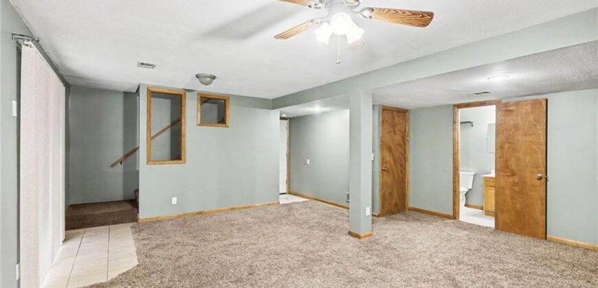 10008 NW 70th Court, Parkville, MO 64152