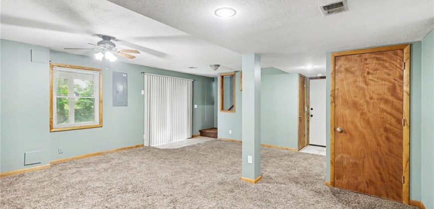 10008 NW 70th Court, Parkville, MO 64152