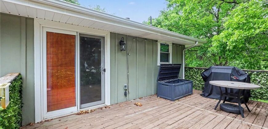 10008 NW 70th Court, Parkville, MO 64152