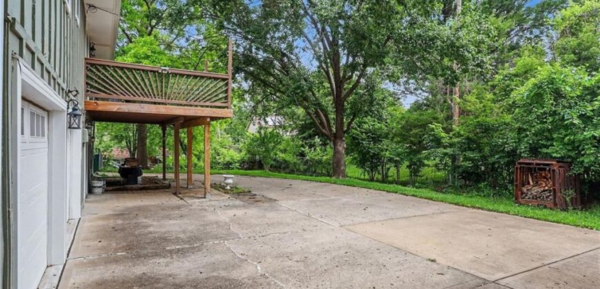 10008 NW 70th Court, Parkville, MO 64152