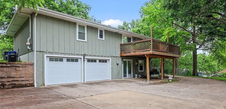 10008 NW 70th Court, Parkville, MO 64152