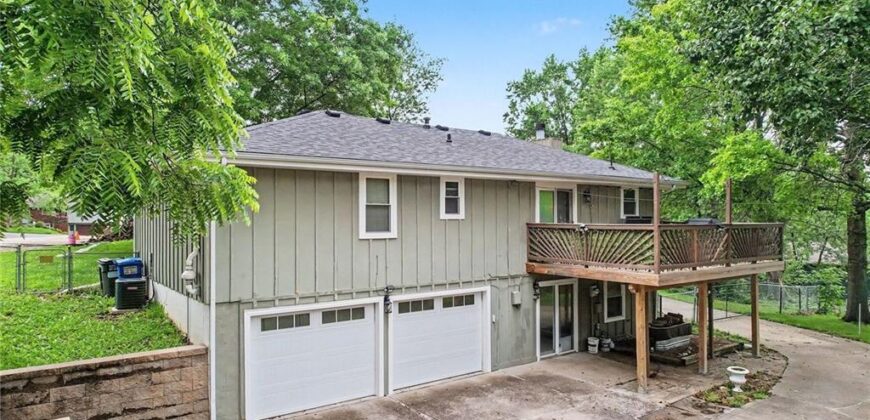 10008 NW 70th Court, Parkville, MO 64152