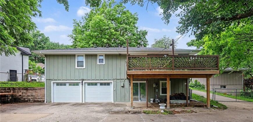 10008 NW 70th Court, Parkville, MO 64152