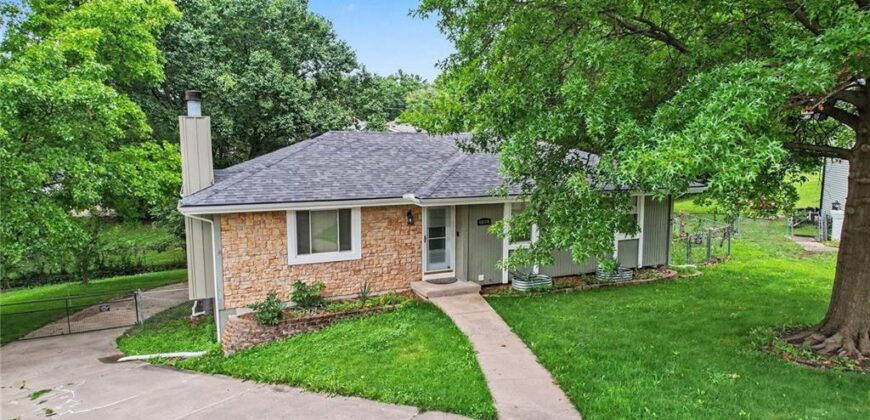 10008 NW 70th Court, Parkville, MO 64152