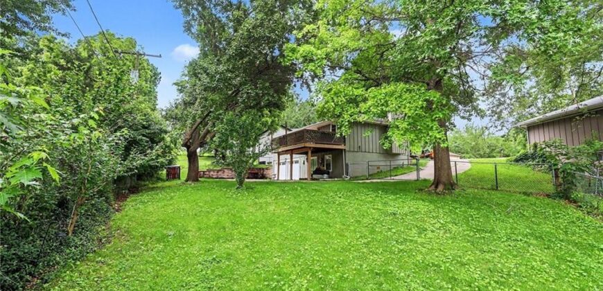 10008 NW 70th Court, Parkville, MO 64152