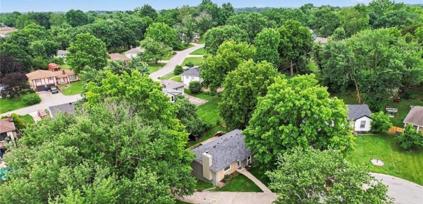 10008 NW 70th Court, Parkville, MO 64152
