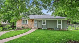 10008 NW 70th Court, Parkville, MO 64152