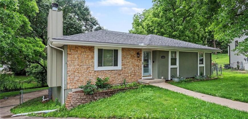 10008 NW 70th Court, Parkville, MO 64152