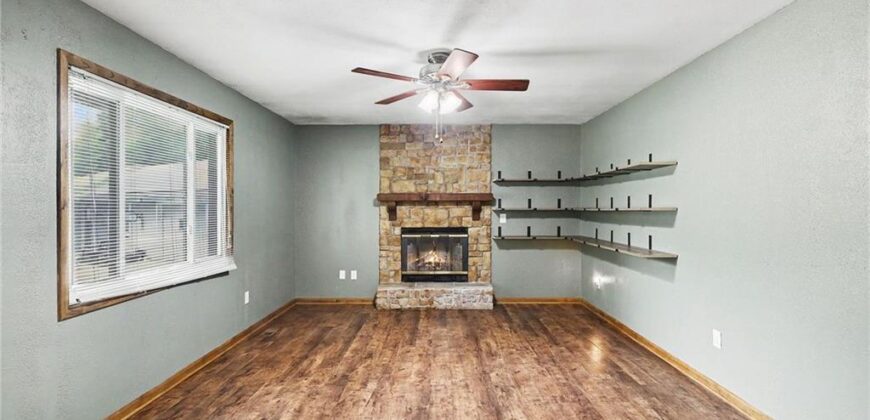 10008 NW 70th Court, Parkville, MO 64152