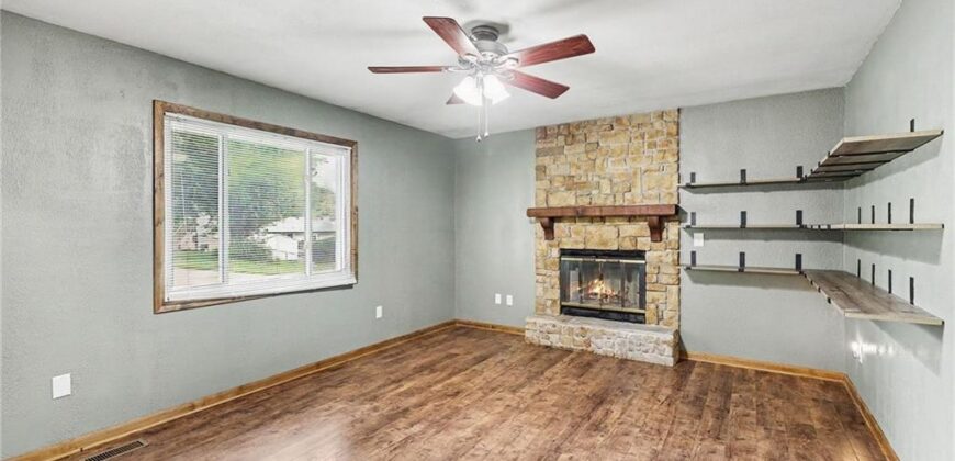 10008 NW 70th Court, Parkville, MO 64152