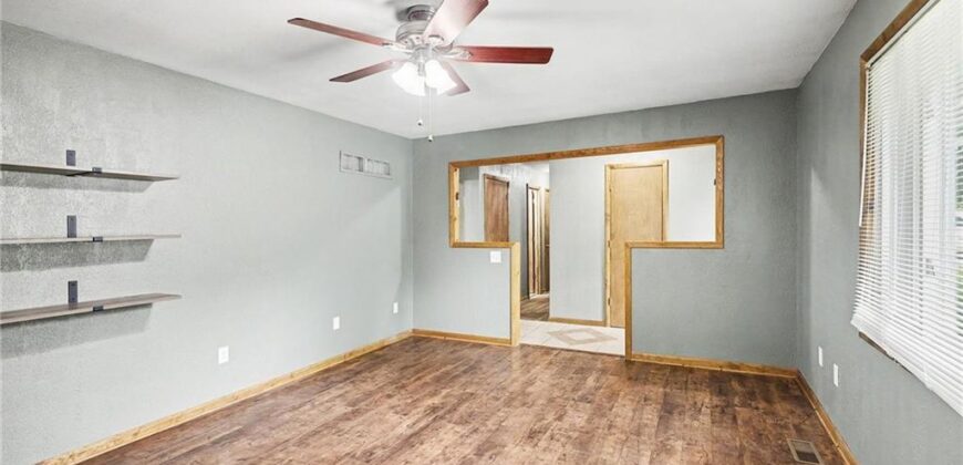 10008 NW 70th Court, Parkville, MO 64152