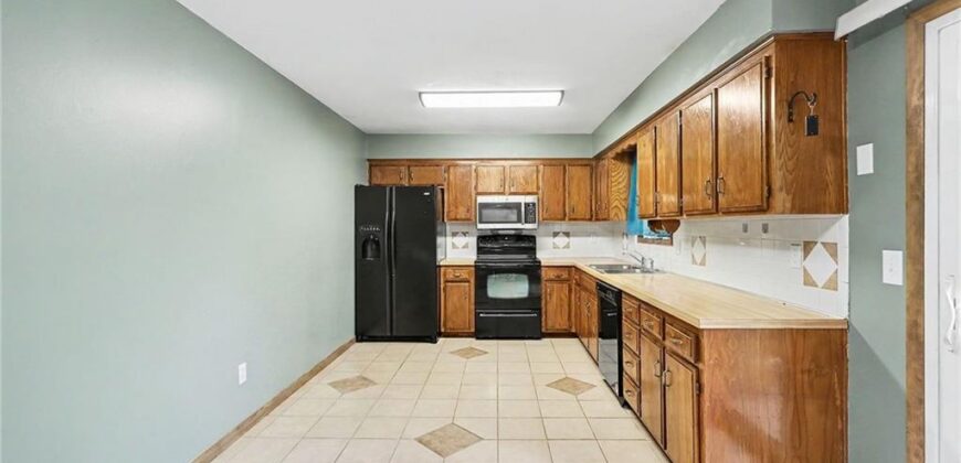 10008 NW 70th Court, Parkville, MO 64152