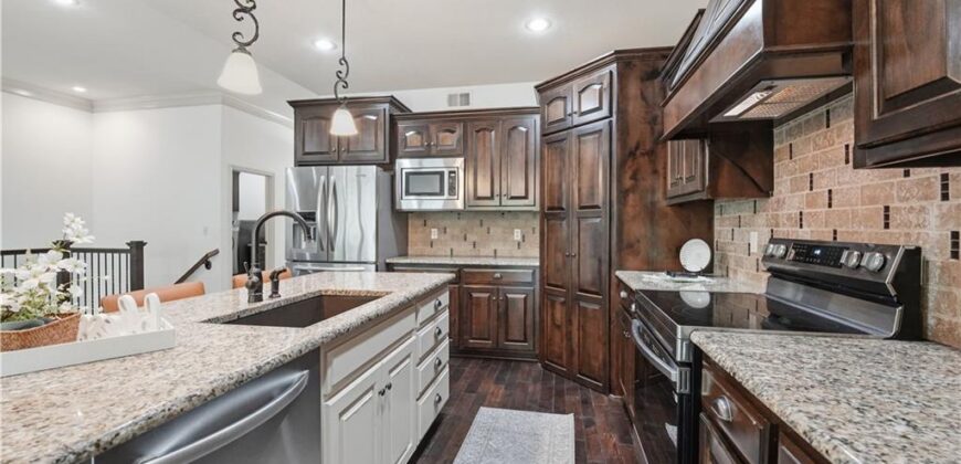 8806 N Norton Avenue, Kansas City, MO 64156