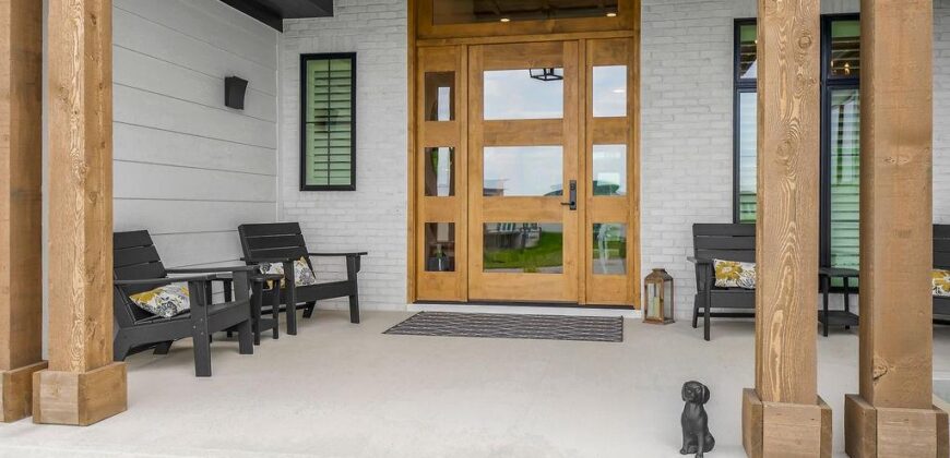 2270 Scenic View Drive, Riverside, MO 64150