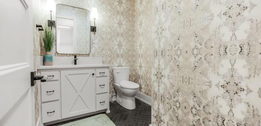 2270 Scenic View Drive, Riverside, MO 64150